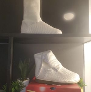 Knee and ankle Boots.